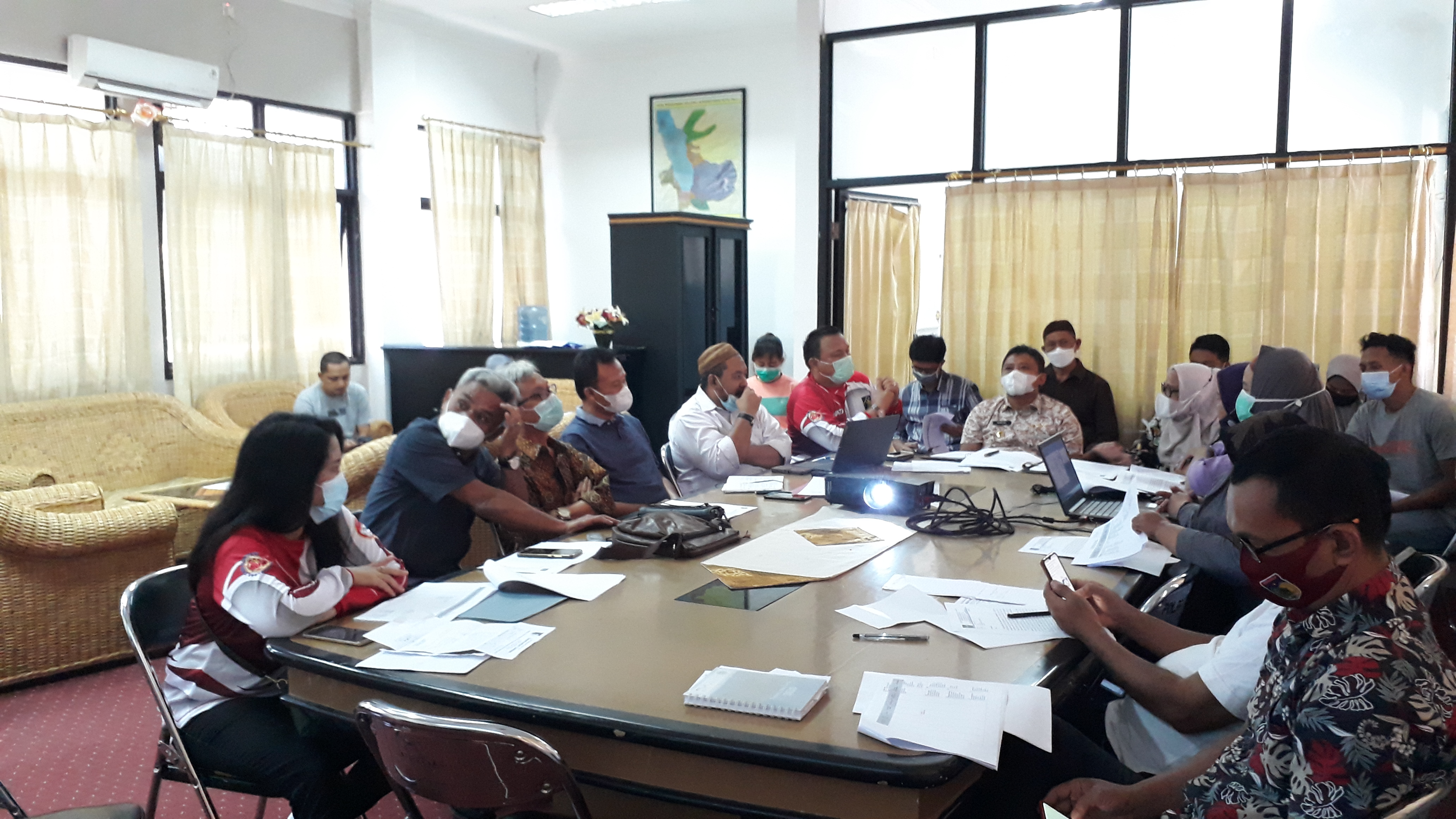 Rapat ranham di ruang kerja asisten 1 .,15/4/21