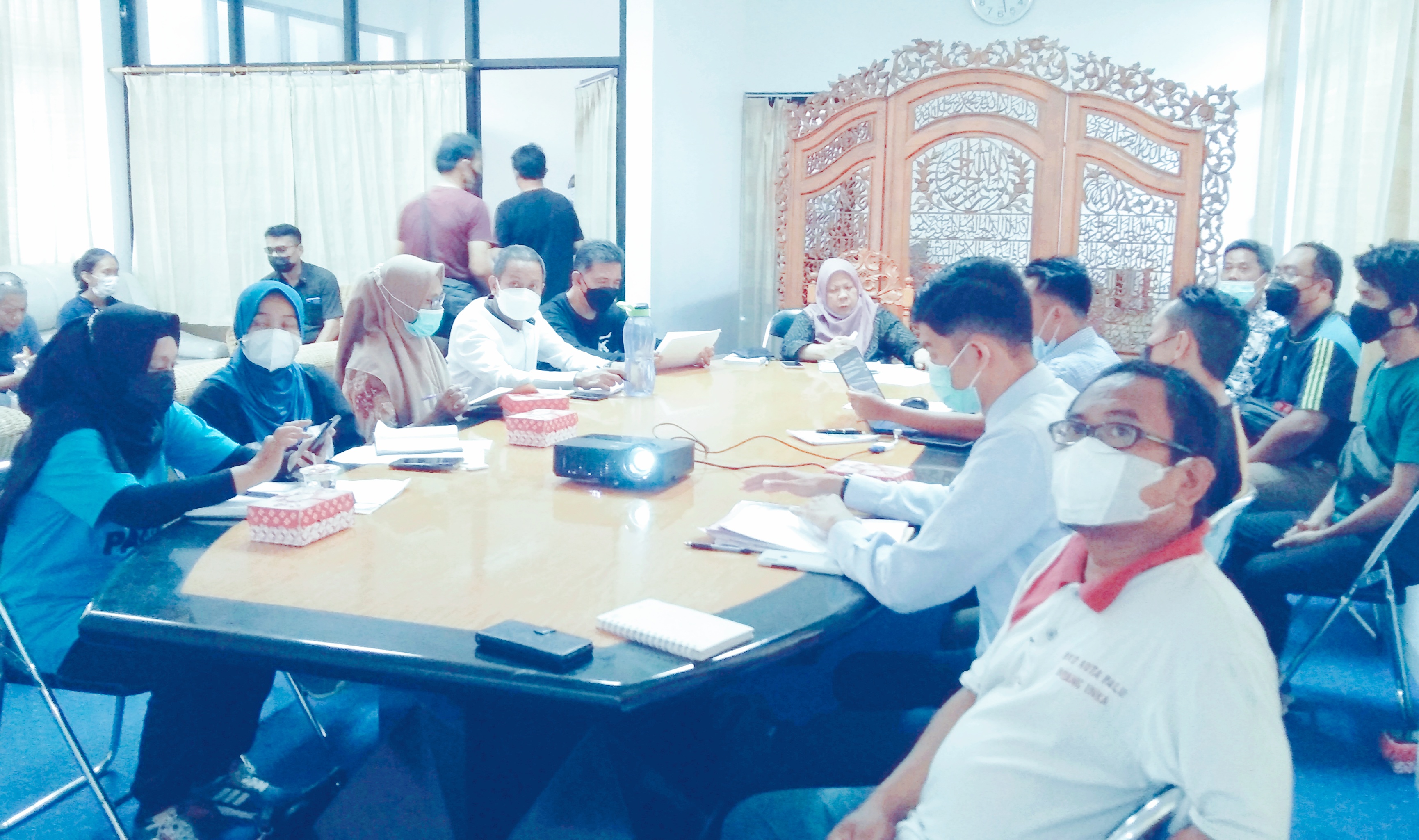 Rapat Penginputan Data Aksi Pencegahan Korupsi melalui Monitoring Centre for Prevention (MCP) dipimpin wakil walikota Palu dr.Reny A Lamadjido,Sp.PK,M.Kes di Ruang Asisten Administrasi Umum Pada Tanggal 25 Juni 2021 pukul 14.00 s.d. selesai..