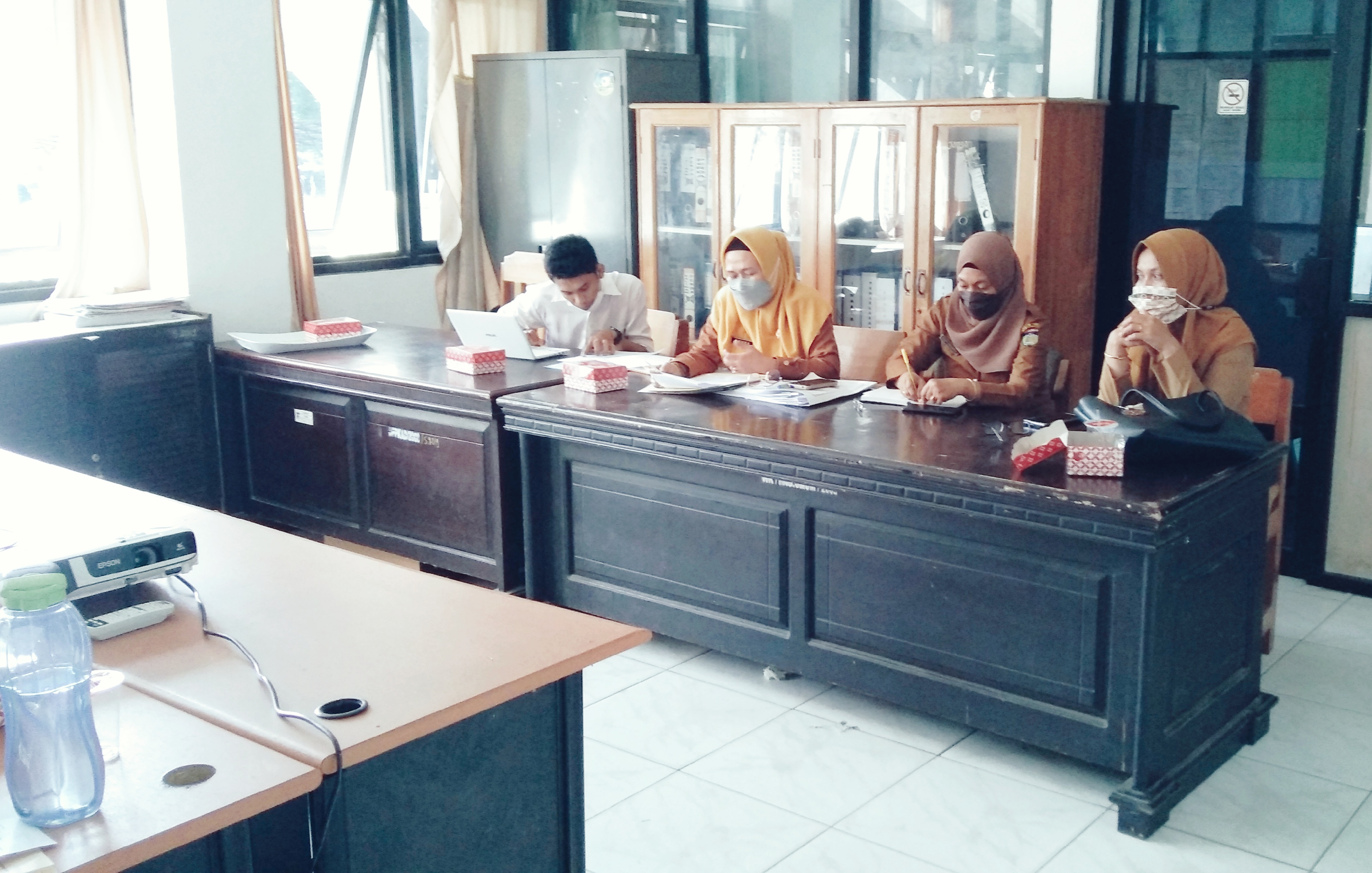 Rapat Membahas UU No.14 Tahun 2008 Tentang Keterbukaan Informasi Publik..untuk Merespon dinamika masyarakat di Era informasi..dilaksanakan pada hari Senin, 28 Juni 2021 di Ruang Rapat Bagian Hukum Setda Kota Palu...Jam : 14.00 s.d Selesai.