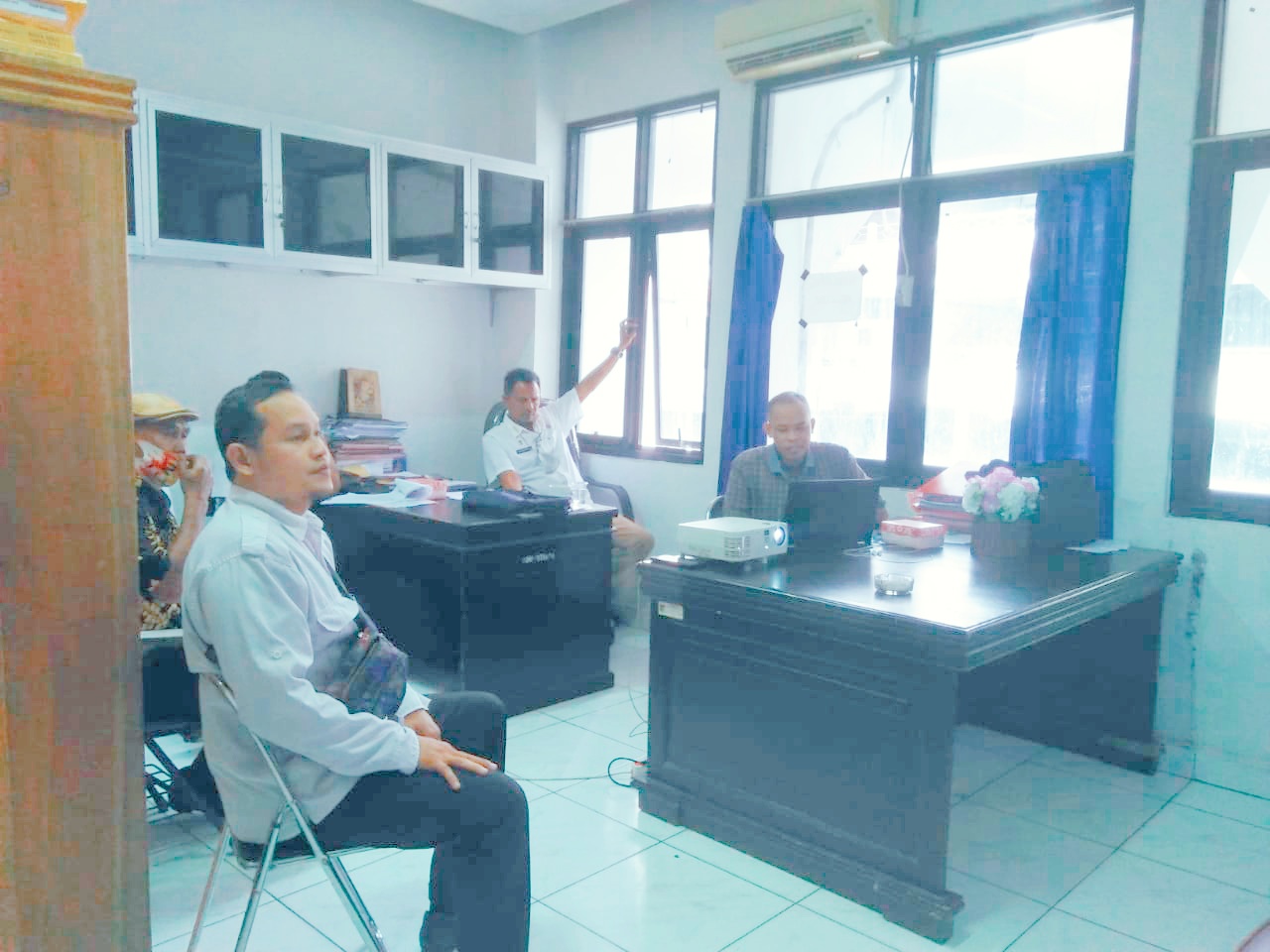 Rapat Pembahasan PKS Sekolah Tinggi Ilmu Kesehatan (STIK ) dengan Pemda Kota Palu Pada Hari Rabu, 14 Juli 2021 di Ruang Kabag Pemerintahan Setda Kota Palu