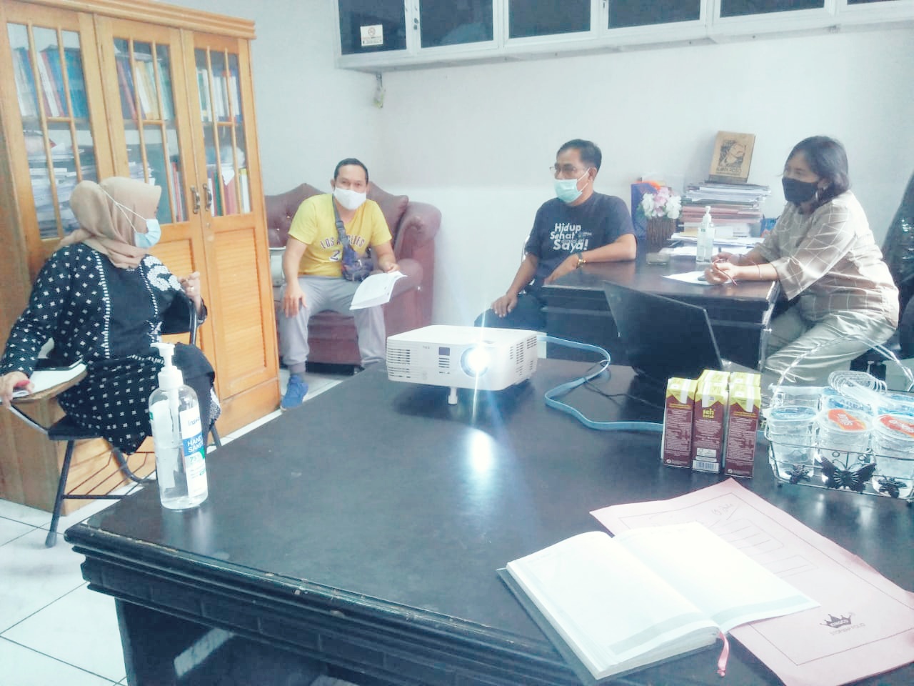 Rapat Pembahasan Pinjam Pakai Asrama Haji di Ruang Kabag Pemerintahan Setda Kota Palu Jum
