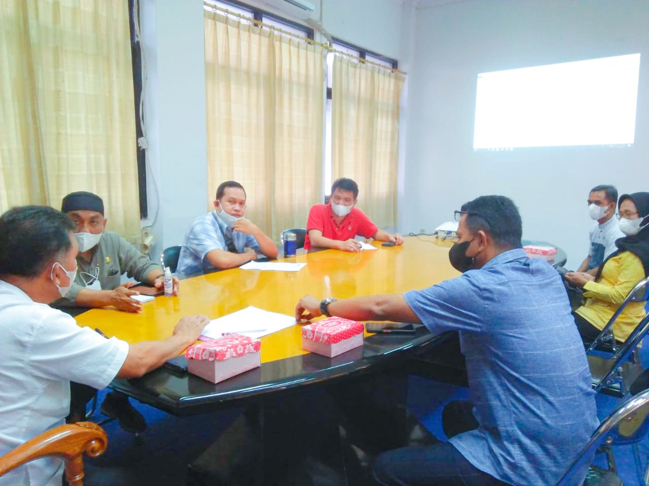 Rapat Pembahasan Perjanjian Kerja Sama Rivitalisasi PJU Kota Palu di Ruangan Asisten (3) Umum Setda Kota Palu Jum