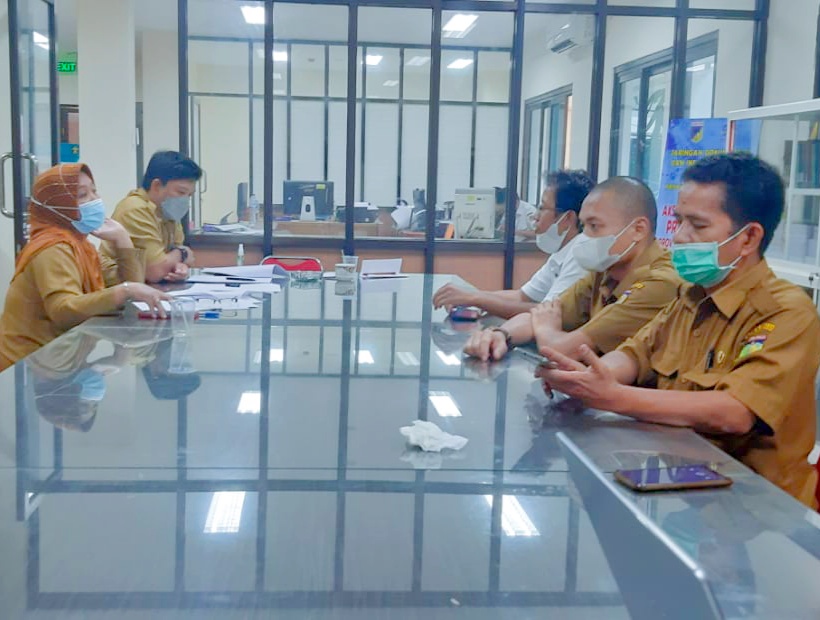 Rapat Fasilitasi Perwali RSU Tentang Pengadaan Barang dan Jasa BLUD Anutapura bertempat di kantor Biro Hukum Provinsi Sulawesi Tengah Senin 4 Oktober 2021