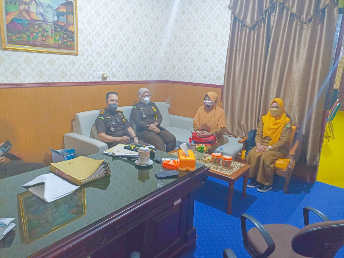 Koordinasi Dengan Kejaksaan Tinggi Terkait Dengan Pembangunan Ganti Rugi Lahan Dari PT. Tiga Muda di Kantor Kejaksaan Tinggi Palu, 15 November 2021