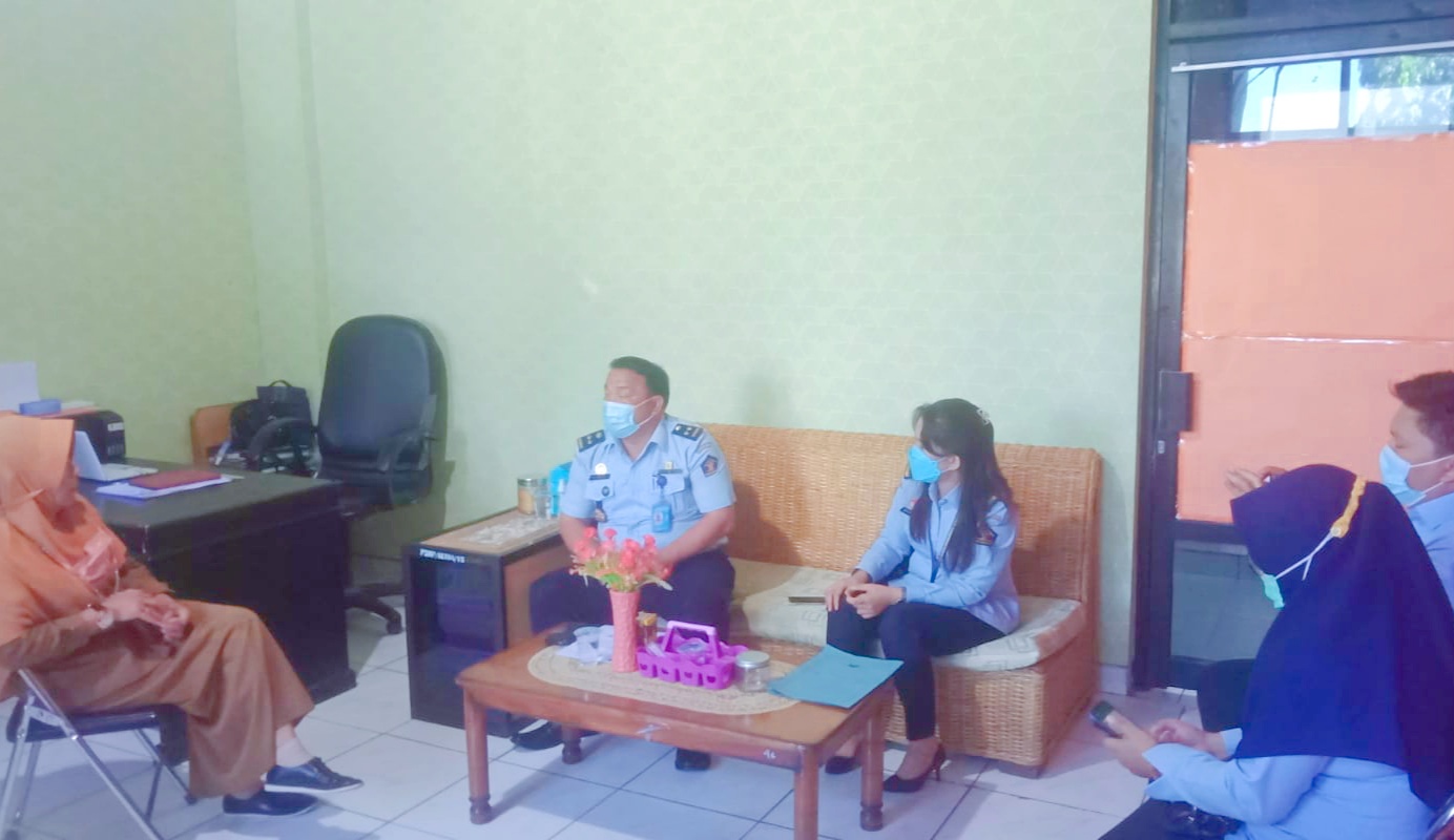 Rapat Koordinasi Dari Kemenkumham Terkait Masalah Ranham Di Ruang Kepala Bagian Hukum Setda Kota Palu 22 November 2021